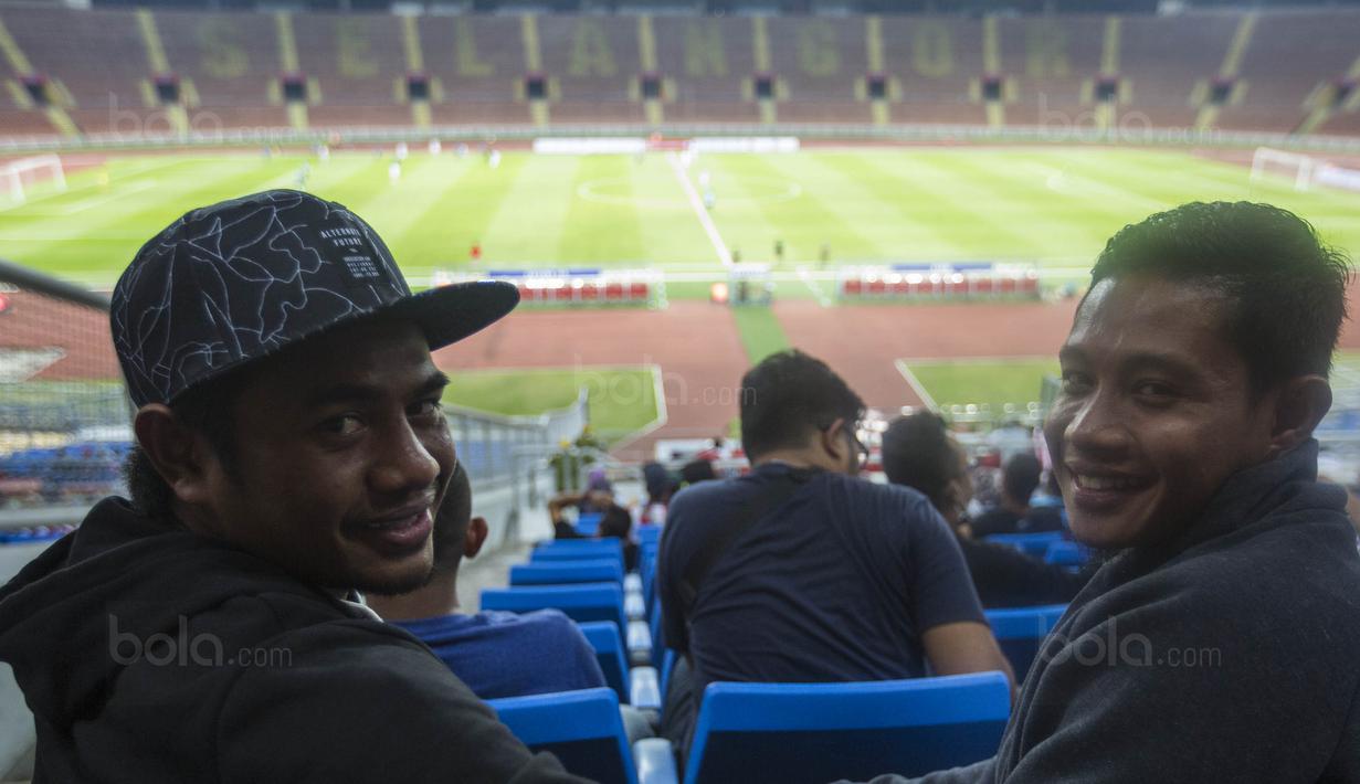 FOTO Evan Dimas Dan Ilham Udin Armaiyn Nonton Bola Di Malaysia