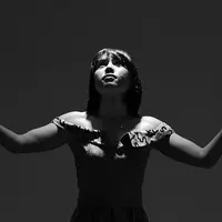 Sejak kecil penyanyi Soprano, Mariska Setiawan suka dengan aliran musik klasik. Kecintaan musiknya itu tidak berjalan mulus. Kedua orangtuanya menentang. Orangtua ingin putrinya memiliki profesi yang lebih jelas. (Bambang E. Ros/Bintang.com)