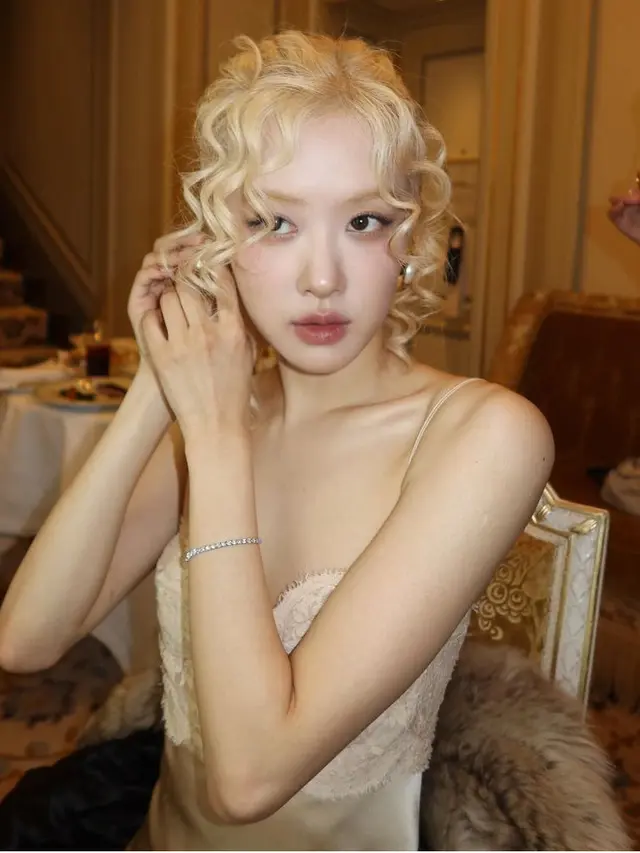 Rose Blackpink di YSL Paris Fashion Week. [@roses_are_rosie]