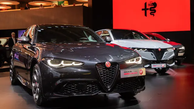 Alfa Romeo Tampilkan Lini Giulia dan Tonale Edizione Luna Rossa di Paris Motor Show