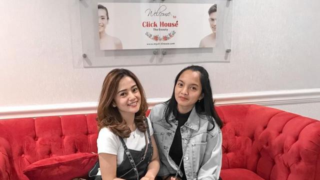 Bak Seumuran, Ini 6 Potret Kebersamaan Citra Monica dan Putrinya