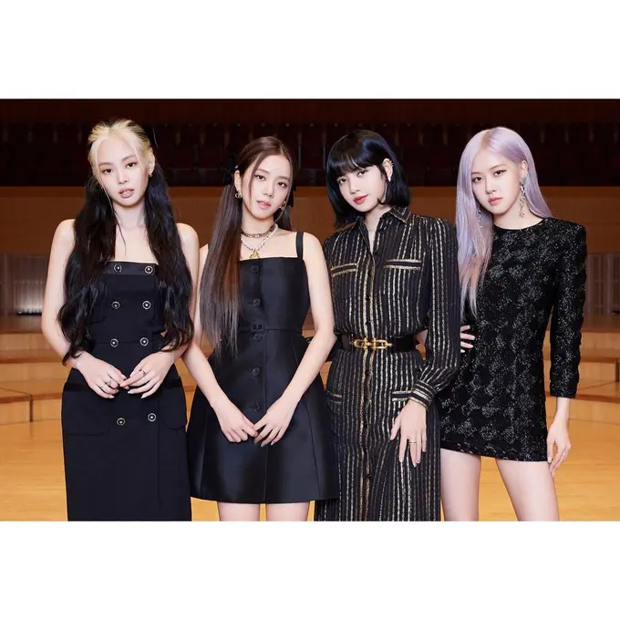 8 Outfit Ikonik BLACKPINK dari Masa ke Masa yang Selalu Jadi Pusat Perhatian