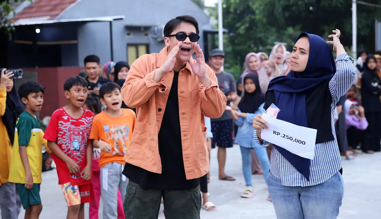 Siapa Mau Jadi Juara merupakan satu program kuis yang tayang di Trans TV mulai 22 November 2021 lalu. Program yang mengajak para pemirsa setia untuk uji kemampuan secara langsung. [Foto: Bambang E Ros/Fimela.com]