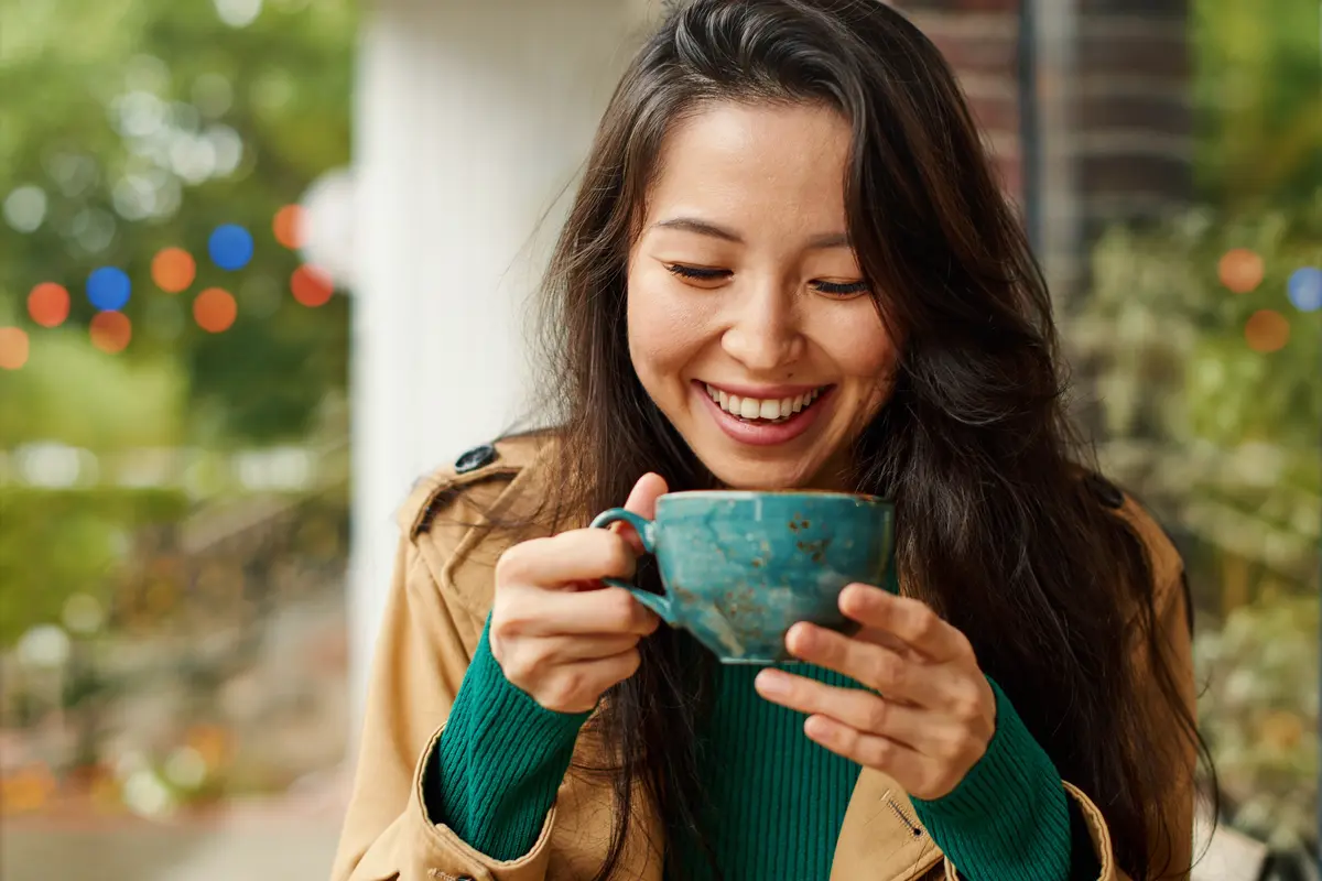 perempuan dan november bahagia di usia bertambah
