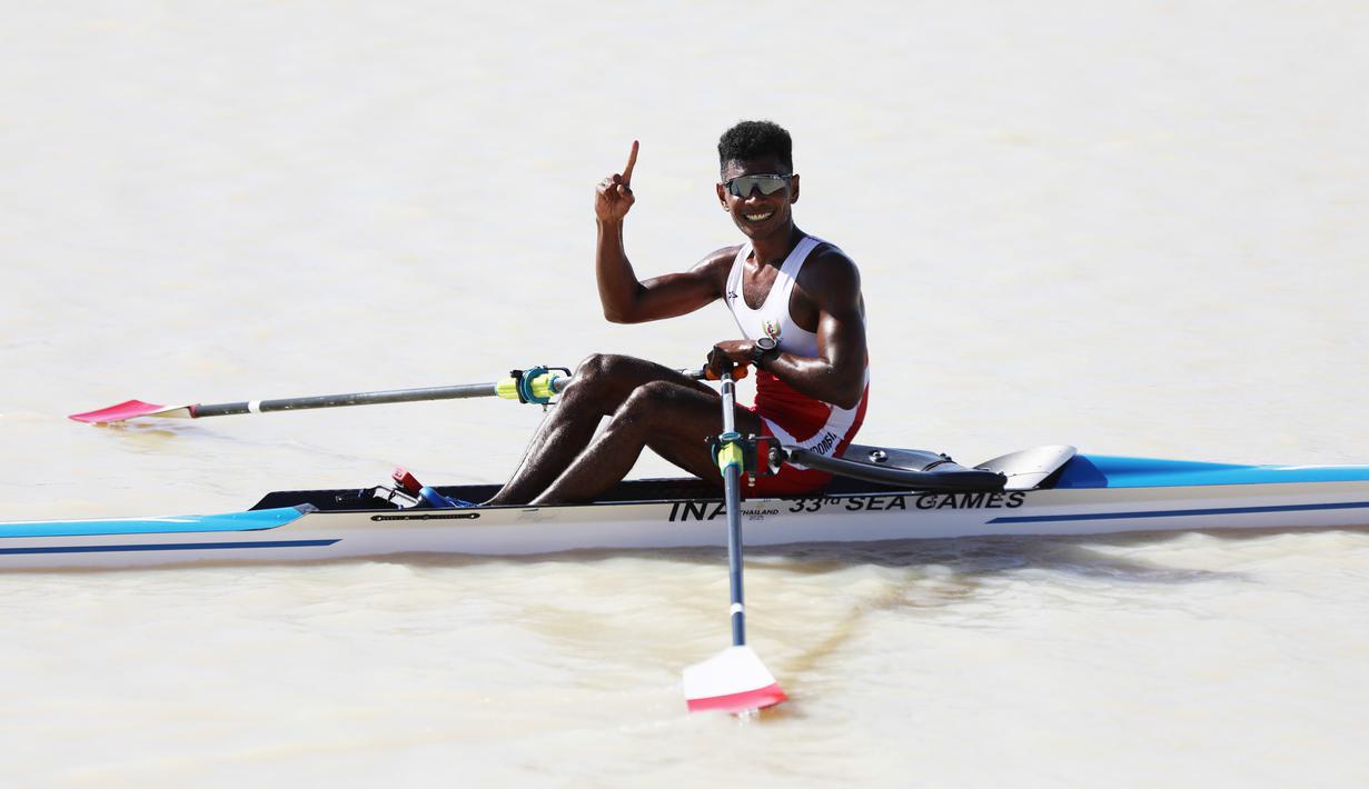 Memo mencatatkan waktu 08:10.247 dan berhasil mengalahkan wakil tuan rumah, Thailand, dan juga Filipina yang harus puas finis ketiga. (Foto: NOC Indonesia/Didik Setiawan)