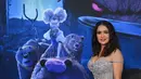 Salma Hayek berpose saat menghadiri pemutaran perdana film "Puss in Boots: The Last Wish" di Jazz di Lincoln Center Frederick P. Rose Hall di New York pada Selasa, 13 Desember 2022. Garis pinggang sirene yang ramping juga ditekankan, dengan ansambel menarik di bagian tengah tubuhnya sebelum mengembang dengan rok berlipit lembut. (AFP/Angela Weiss)