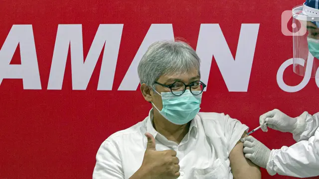 FOTO: Guru, Dosen dan Tenaga Pendidik Jalani Vaksinasi COVID-19