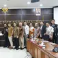 Juru Bicara (Jubir) TPN Ganjar-Mahfud, Aiman Witjaksono resmi melayangkan perlawanan terhadap penyidik Ditreskrimsus Polda Metro Jaya dan Komnas HAM buntut penyitaan handphone (gawai). (Merdeka.com)