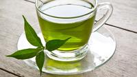 Suka minum teh hijau di rumah? Yuk, intip manfaatnya.  (Sumber: Freepik/zirconicusso).