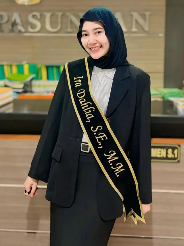 6 Potret Ira Dahlia Kakak Ipar Lesti Kejora Sidang Thesis,