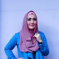 Eddies Adelia merupakan salah satu sahabat yang ikut mengumumkan pernikahan Indra Bruggman dengan Soraya Abdullah. Ia pun merasa sangat bersalah ketika Indra Bruggman menampik kabar pernikahan tersebut. (Nurwahyunan/Bintang.com)