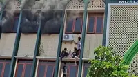 Penyelamatan Dramatis Tiga Anak Yatim Piatu Terjebak Kebakaran