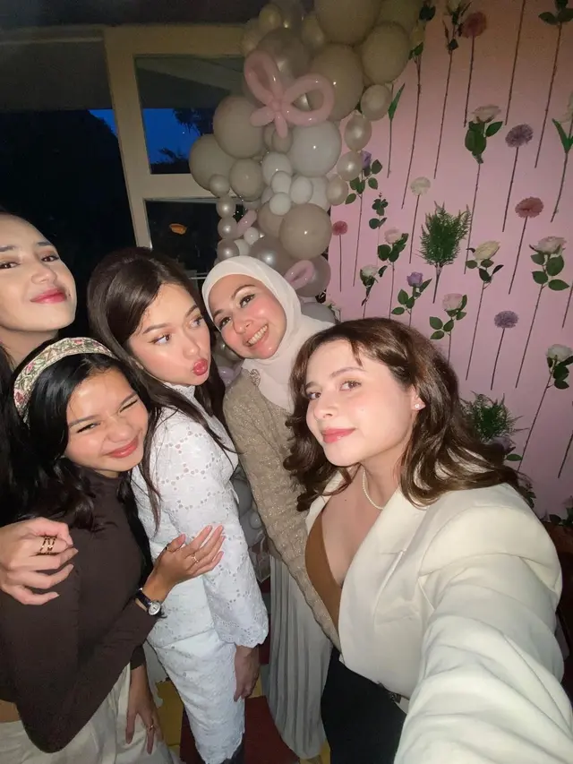 6 Potret Persahabatan Pemain Sinetron Mermaid In Love Rayakan Ultah Rebecca Klopper, dari Beby Tsabina hingga Deswita Maharani