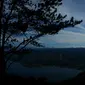 Pesona pagi di Bukit Pusuk Buhit, Pulau Samosir, Sumatera Utara, berlatar Danau Toba. (Liputan6.com/Reza Efendi)