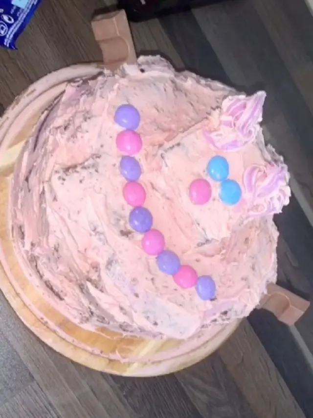 Viral Wanita Ini Pesan Kue Tart Pada Teman, Hasilnya Jauh Dari Ekspektasi