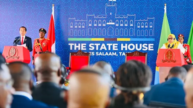 Presiden Joko Widodo atau Jokowi saat bertemu dengan Presiden Republik Persatuan Tanzania Samia Suluhu Hassan di Dar Es Salaam State House, Dar Es Salaam, Republik Persatuan tanzania, pada Selasa, (22/8/2023).