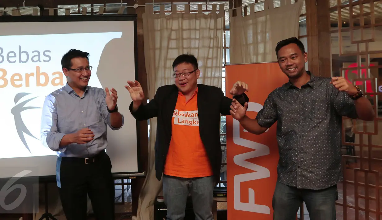 (Ki-ka) Trainer Dreamlabs Ardantya Syahreza, Direktur & Chief Financial Officer FWD Life Paul Setio Kartono dan pendiri TripTrus.com, Brahmantya Sakti membuka workshop yang diadakan oleh FWD, Jakarta, Sabtu (18/10/2015). (Liputan6.com/Angga Yuniar)