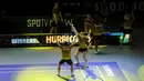Tim Hurricanes merayakan kemenangan atas tim Rockets dalam laga final Badminton XL 2025 di Istora Senayan, Jakarta, Minggu (05/10/2025). (Bola.com/Bagaskara Lazuardi)