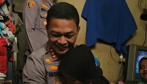 Tangis Ibu dan Pengamen Cilik Pecah Saat Didatangi Polisi