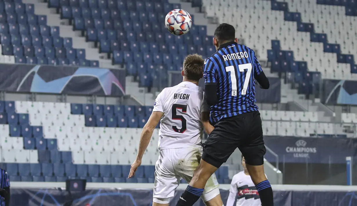 Bek Atalanta, Cristian Romero(17) mencetak gol ke gawang FC Midtjylland pada matchday kelima Grup D, Liga Champions di Atleti Azzurri d'Italia, Rabu (2/12/2020) dini hari WIB. Atalanta membuka peluang lolos ke babak 16 besar usai menahan imbang Midtjylland 1-1. (Stefano Nicoli/LaPresse via AP)