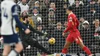Hasil Lengkap dan Klasemen Liga Inggris Tadi Malam: Drama 9 Gol, Liverpool Kalahkan Spurs dan Mantap di Puncak