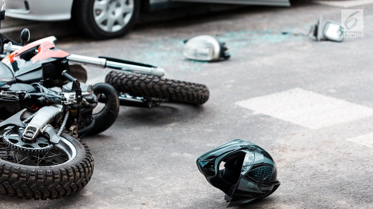 Ngeri! Pemotor Wanita Hilang Kendali Terjun Dari Flyover Grogol, Begini Kondisinya