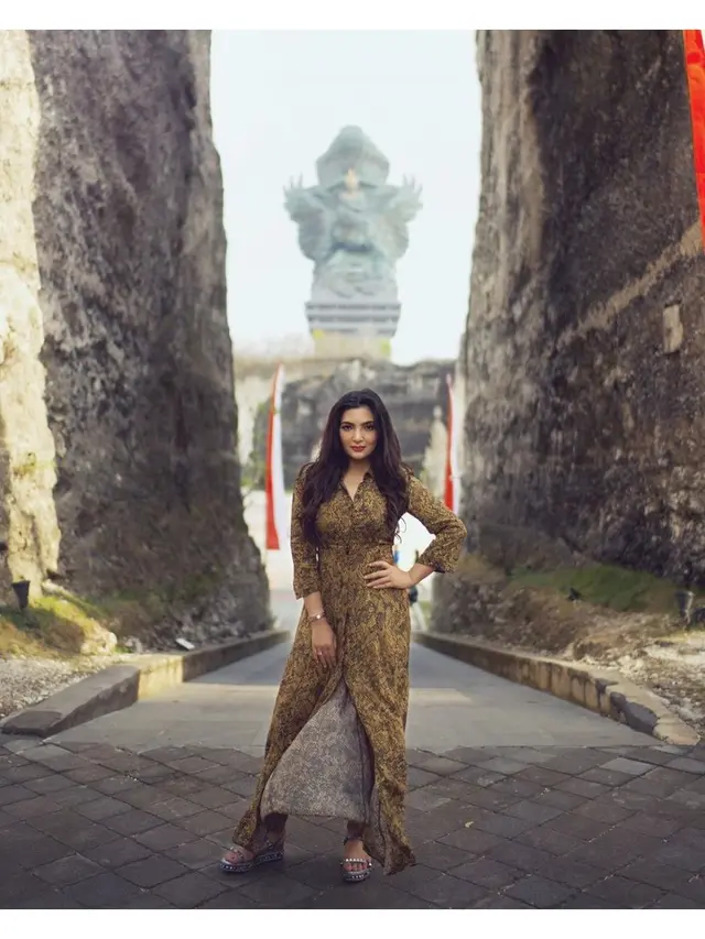 Gaya Ashanty dan Aurel Hermansyah Saat Memakai Baju Motif Ular