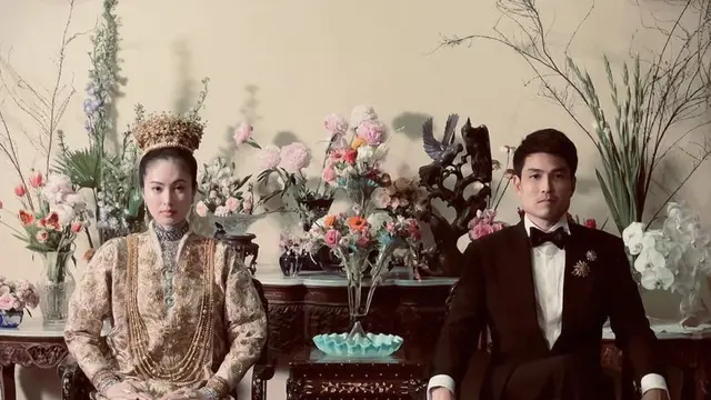 Pesona Nong Poy Kenakan Kebaya dan batik