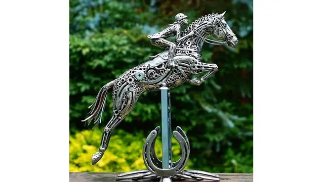 Pria Ini Buat Karya Seni Patung dari Barang Bekas Metal, 7 Hasilnya Mengagumkan