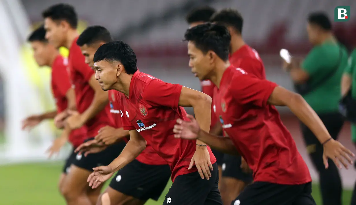Pemain Timnas Indonesia saat sesi latihan menjelang laga FIFA Matchday melawan Timnas Argentina di Stadion Utama Gelora Bung Karno (SUGBK), Jakarta, Minggu (18/06/2023). (Bola.com/Bagaskara Lazuardi)