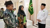 Pasangan Ipuk Fiestiandani dan Mujiono bertemu Plt Ketua Umum PPP Mardiono. Adapun pasangan tersebut resmi diusung PPP untuk Pilkada Banyuwangi. (Foto: Istimewa).