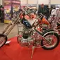 Ratusan sepeda motor yang telah di kustom unjuk gigi di pameran Kustomfest 2018 di Jogja Expo Center, Yogyakarta, 6-7 Oktober 2018. (Herdi Muhardi)