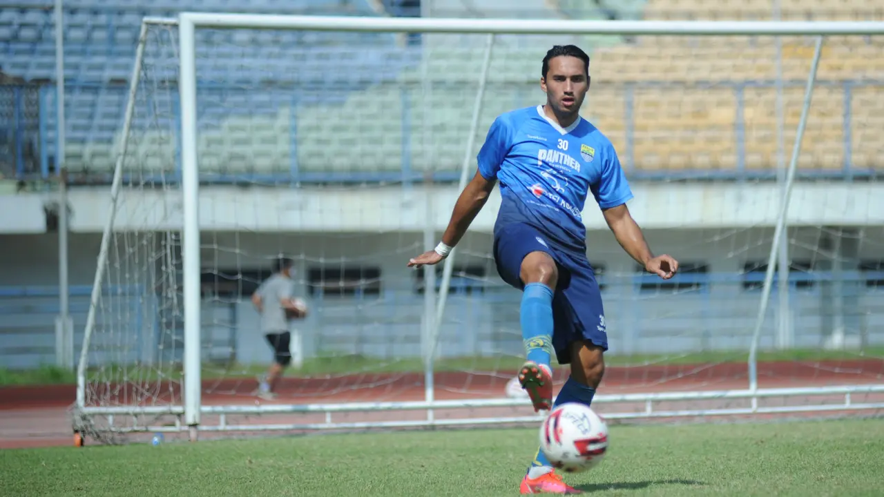 Ezra Walian