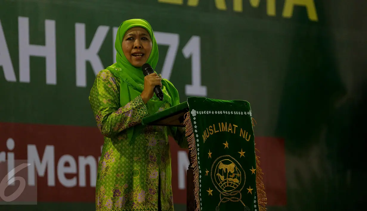 Ketua Umum PP Muslimat NU Khofifah Indar Parawansa memberi pidato saat pelantikan pengurus Muslimat NU dan peringatan Harlah Muslimat NU yang Ke 71, Jakarta, Selasa (28/3). (Liputan6.com/Faizal Fanani)