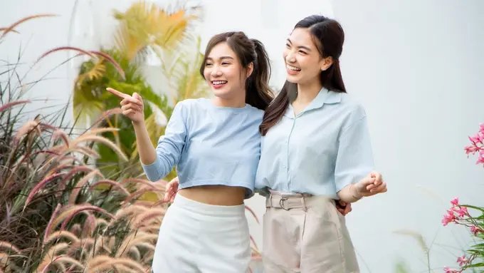 sahabat teman bahagia ceria cantik saudara