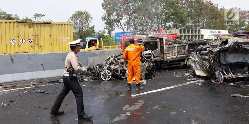 Tewaskan 7 Orang, Begini Penampakan Kecelakaan Maut Tol Cipularang