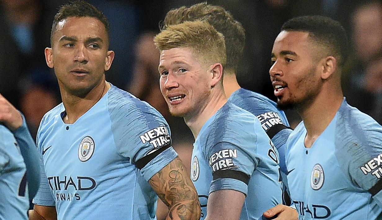Selebrasi gol pertama Manchester City yang dicetak Kevin de Bruyne pada laga lanjutan Premier League yang berlangsung di Stadion Etihad, Manchester, Kamis (4/4). Manchester City menang 2-0 atas Cardiff City. (AFP/Oli Scarff)