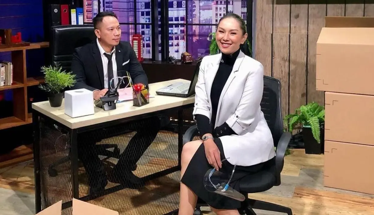 "Banyak rintangan menuju pernikahan kami.. Tapi dengan niat yg tulus, semoga semua bisa berjalan sesuai dgn keingin aku dan dia..," tulis Kalina, Sabtu (6/3/2021). (Instagram/kalinaoctaranny)