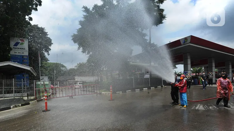 Cegah COVID-19, Seluruh SPBU di Bogor Disemprot Disinfektan