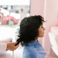 Berasal dari tradisi perawatan rambut turun-temurun, hair oiling kini menjadi bagian dari rutinitas kecantikan modern yang bisa disesuaikan dengan kebutuhan rambut. (Foto/Dok: Pexels)