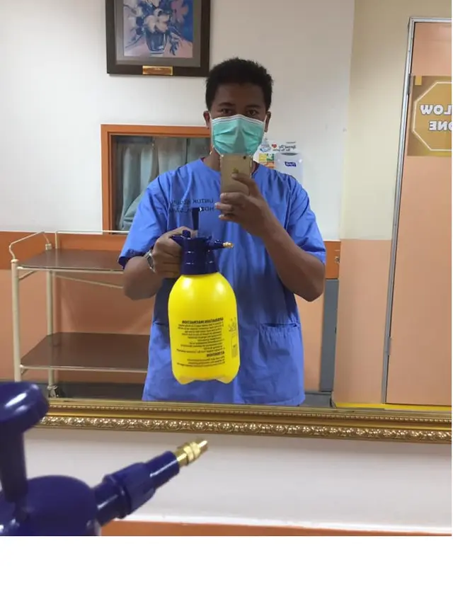 7 Potret Tenaga Medis Bekerja 48 Jam Non-Stop Tangani Virus Corona Ini Bikin Salut