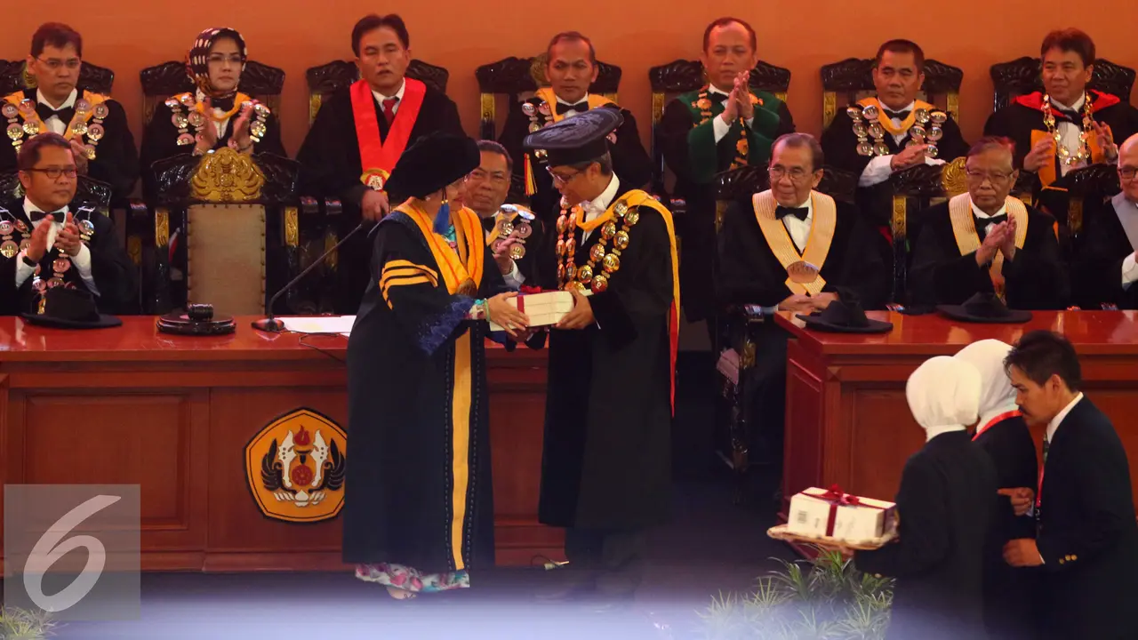 20160525-Megawati-Dapat-Gelar-Doktor-Bandung-GMS