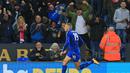 Striker Leicester, Islam Slimani, merayakan gol yang dicetaknya ke gawang Liverpoool pada laga Piala Liga di Stadion King Power, Leicester, Selasa (19/9/2017). Leicester menang 2-0 atas Liverpool. (AFP/Lindsey Parnaby)