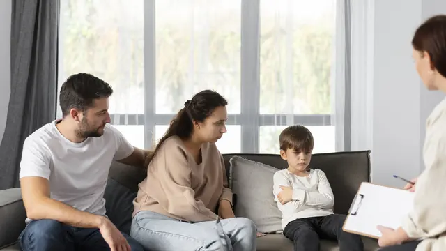 7 Langkah Membantu Anak Mengatasi Kesulitan dalam Bergaul (photo by freepik.com)