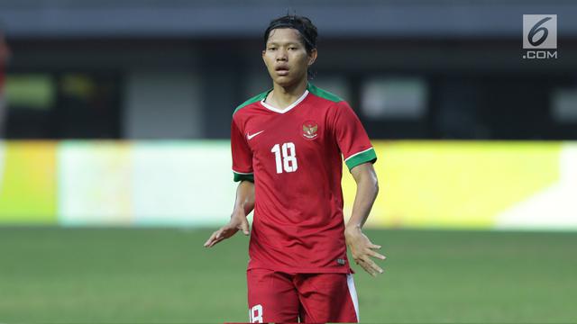 Gelandang Arema FC, Adam Alis