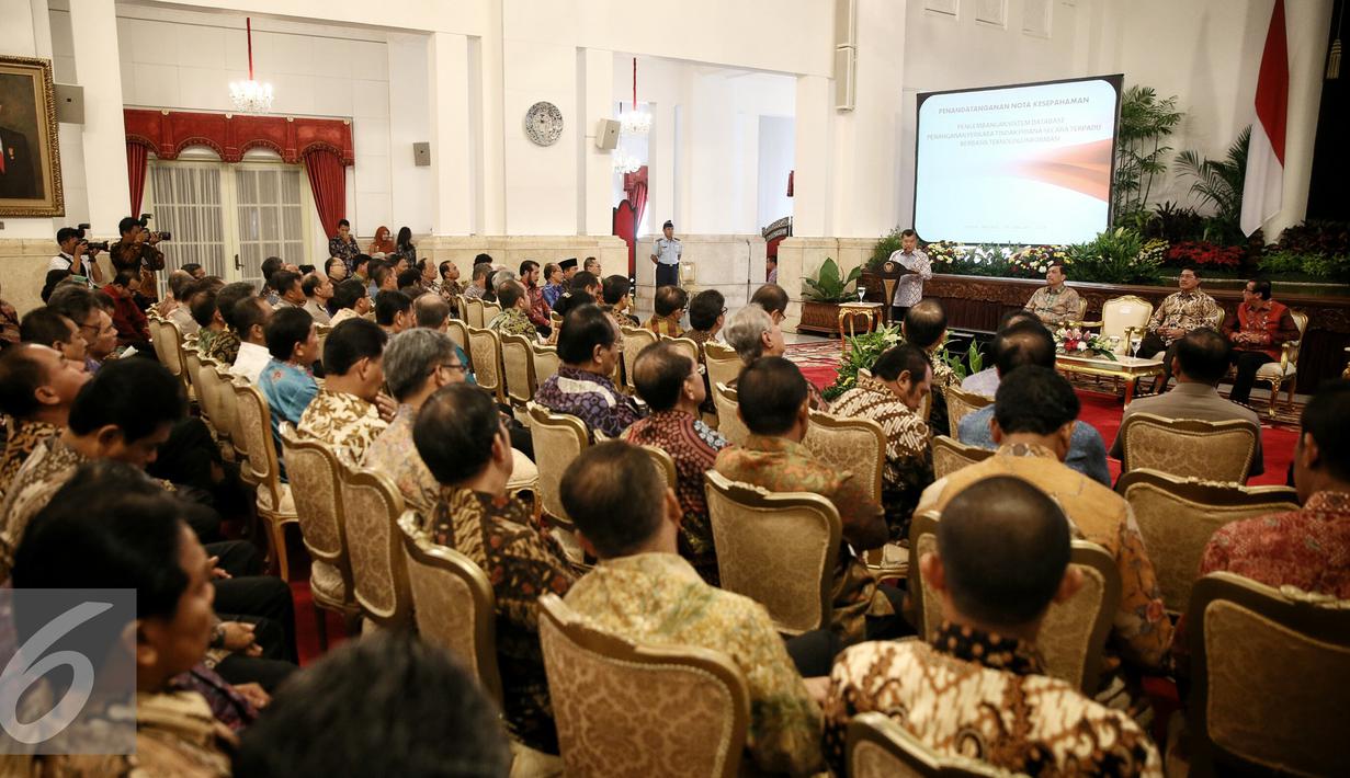 Suasana pada acara penandatanganan MoU kementerian dan institusi penegak hukum, Jakarta (28/1). MoU tersebut mengenai pengembangan sistem database penanganan perkara tindak pidana secara terpadu berbasis teknologi informasi. (Liputan6.com/Faizal Fanani)