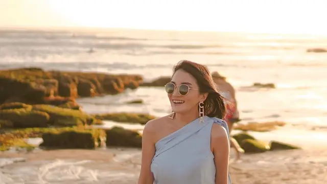 Gaya Liburan Kiki Amalia di Alam Bebas, Memesona