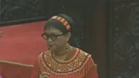 Menteri Luar Negeri Retno Marsudirini tampil anggun dengan mengenakan baju Pokko saat hadir di Sidang Tahunan MPR 2023. (Liputan6.com/ Dok Ist)
