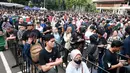 Penukaran tiket pun bisa diwakilkan untuk memfasilitasi suporter yang tidak bisa hadir, tetapi ada ketentuannya. (Bola.com/M Iqbal Ichsan)