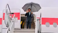 Presiden Jokowi rampung melaksanakan rangkaian kunjungan kerjanya di Arab Saudi dan Amerika Serikat (AS). Setelah menghadiri KTT APEC di San Francisco, AS, Jokowi kembali ke Tanah Air pada Sabtu, 18 November 2023 pagi waktu setempat. (Foto: Sekretariat Presiden)